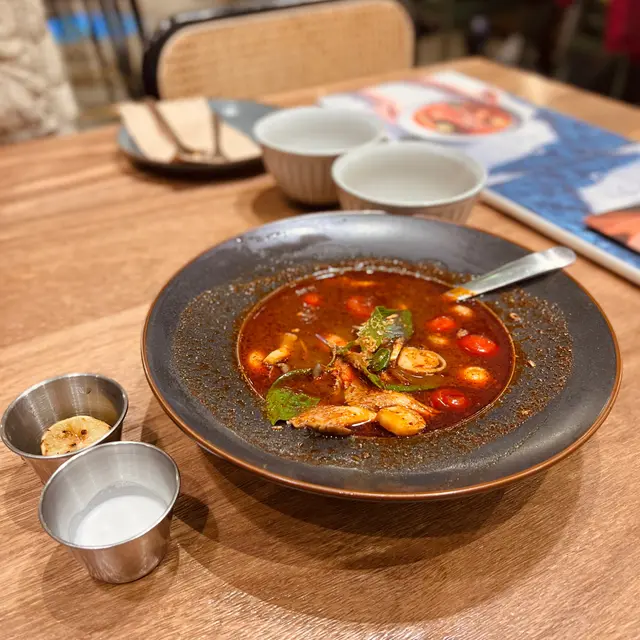 阿閒泰冬蔭公湯