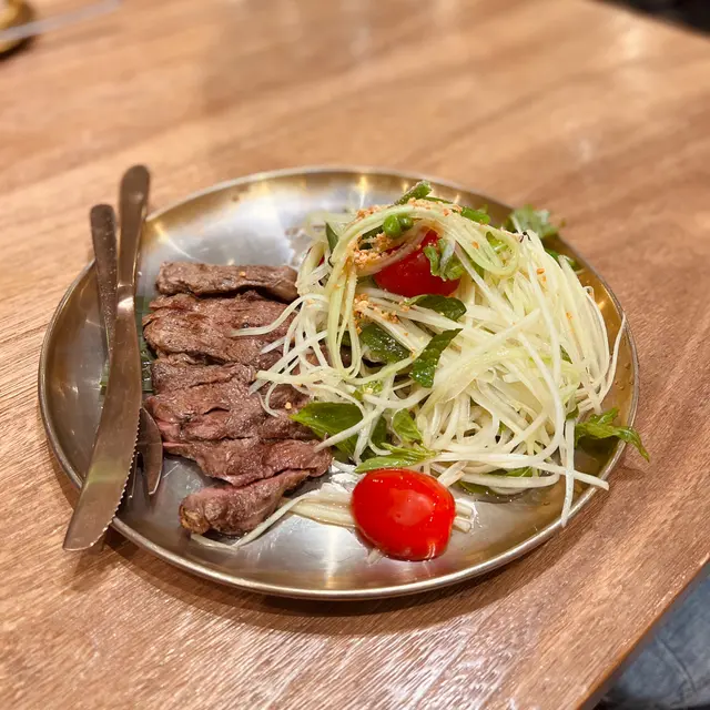 煎肉眼扒木瓜沙律