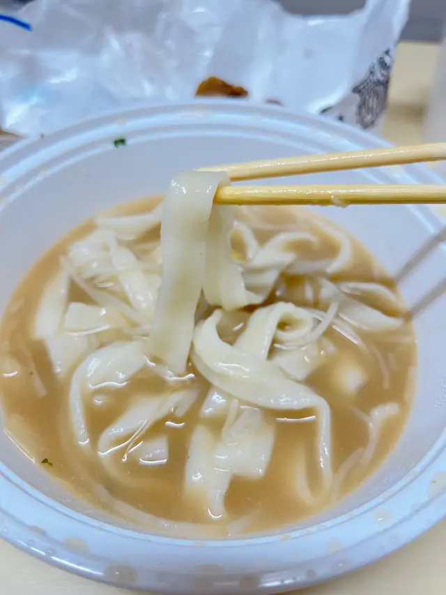 香酥排骨刀削麵 (麵底)