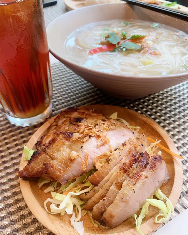 豬頸肉湯檬粉