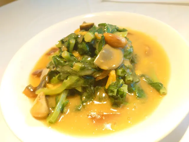 本來可以俾5星，但豆苗比較老，可能同最近蔬菜價格較高有關。高湯加上爆香嘅蒜片同皮蛋，每一啖都有濃郁的湯汁相伴，食欲大增。蔬菜份量唔係好多，不過疫情之前未有試過，所以唔知是否因爲成本增加而減少咗蔬菜份量。食完完全唔會感覺口渴，所以相信係無味精。