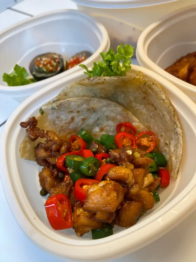 藤椒雞粒葱油餅