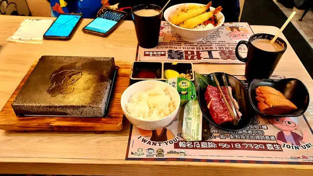 話就話係窄身，其實佢嘅厚度絕對不容小覷，仲厚身過你隻手指公！雖然筋就多咗少少，不過勝在牛味都幾濃郁同埋夠晒多汁。至於跟餐嘅3塊煙鴨胸嘅質素亦唔錯，放上石板度燒一燒佢更加好味！🤤