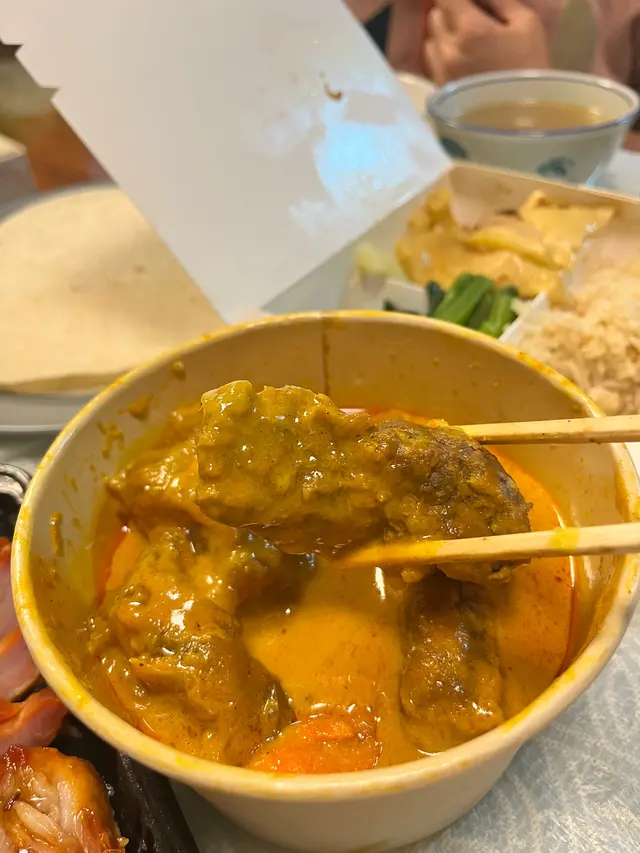 黃咖喱牛筋腩配白飯