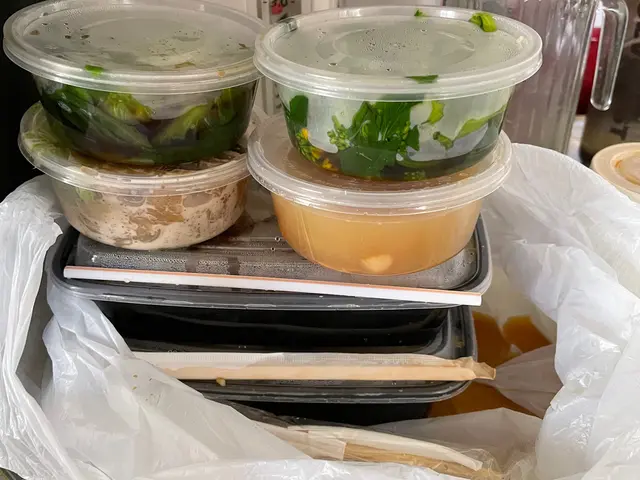 自取真不容易,打翻了飲品🤭