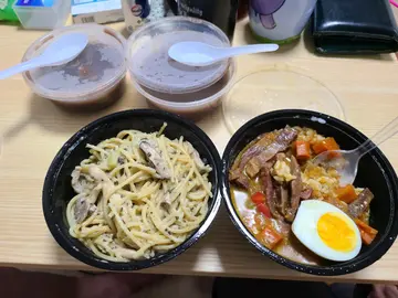 黑松露杂菌意粉(热) ,日式咖喱牛脷粒烩饭(热)