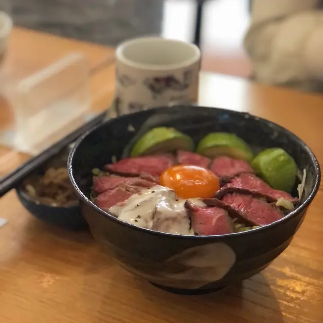 慢煮牛板腱牛丼