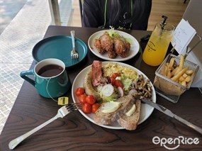 All day breakfast + 蜜糖芥末雞翅 +芒果百香果梳打 + Earl Grey tea - Zero Plus in Ap Lei Chau 
