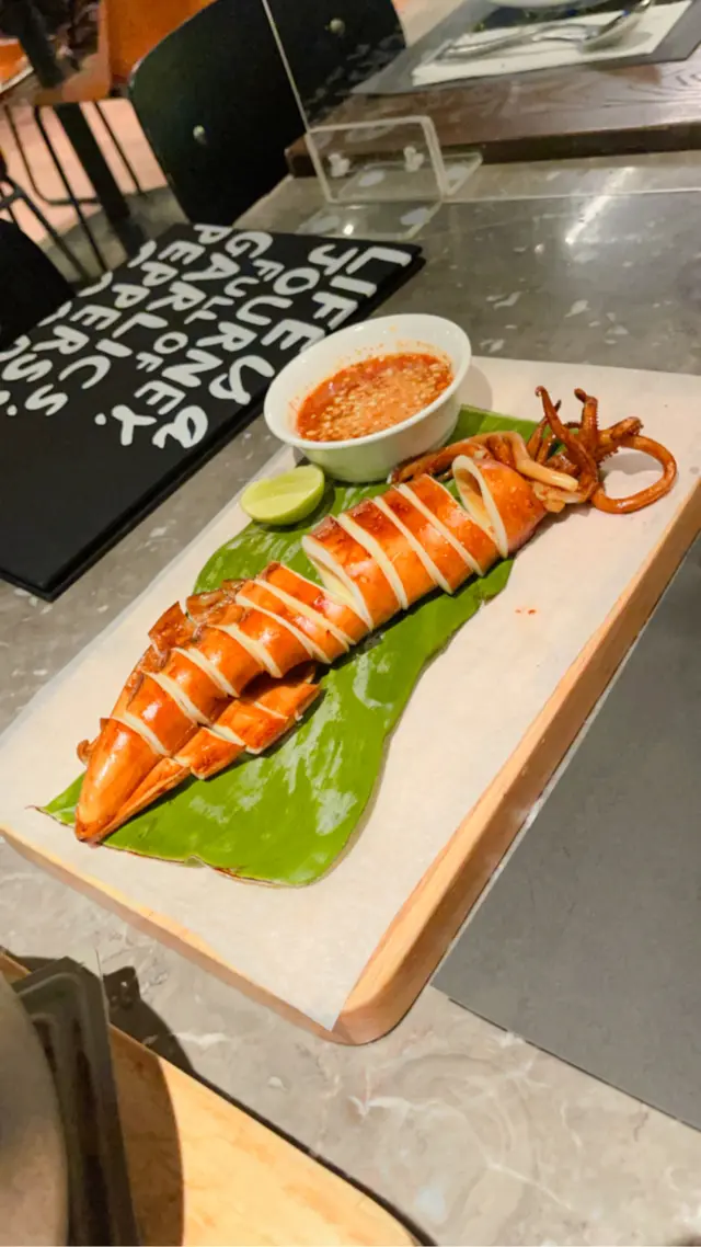泰式香燒原隻魷魚筒