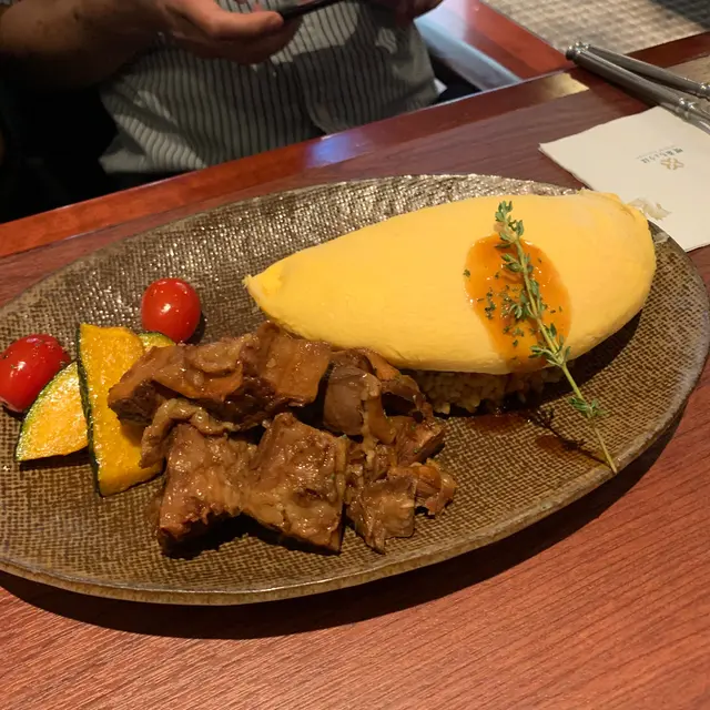 日式紅酒燉牛肉蛋包飯