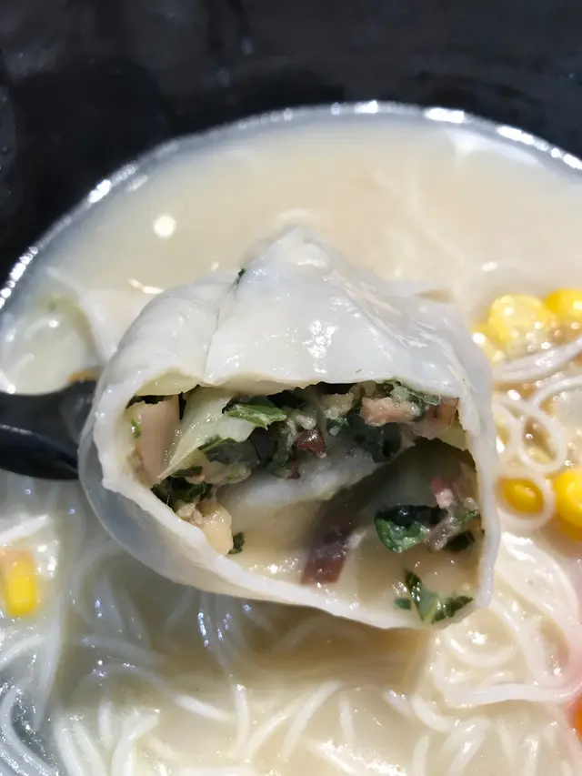 雲耳白菜豬肉湯餃