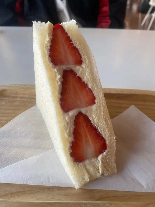 士多啤梨三文治🍓