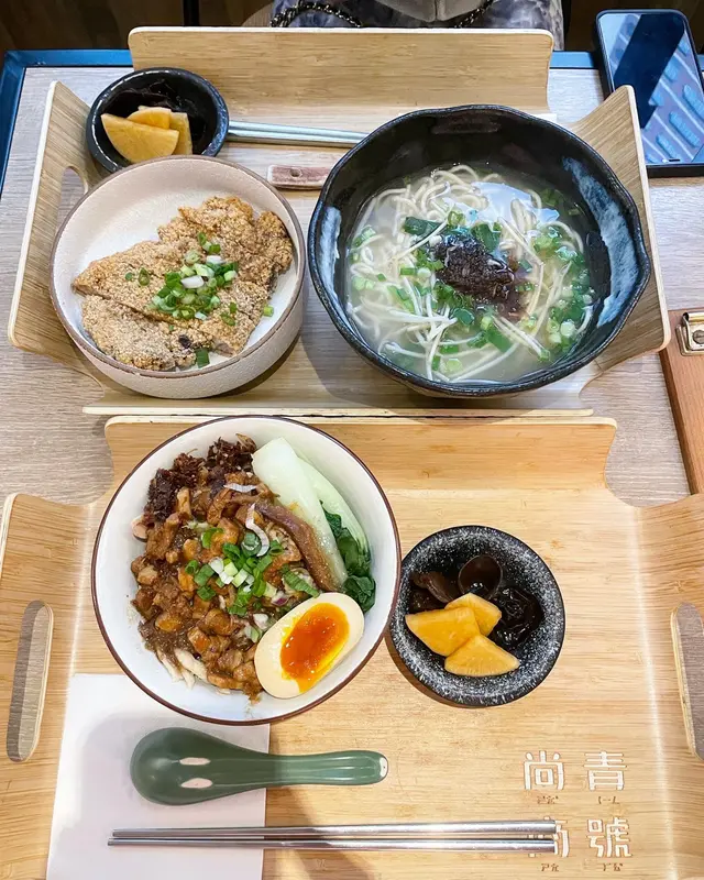 鹽酥排骨雞湯麵   &    香菇雞魯飯