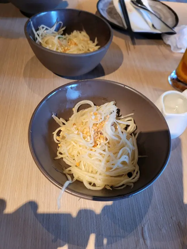 呢個泰式青木瓜沙律嘅味道就不過不失啦