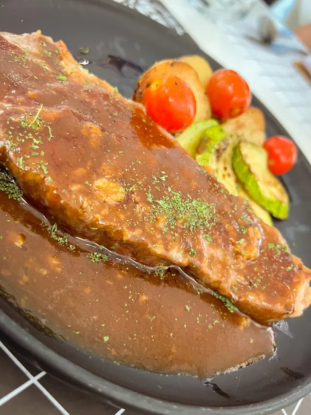 炭燒美國西冷牛扒配蒜蓉紅酒汁