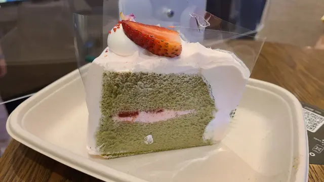 士多啤梨櫻花抹茶雪芳蛋糕