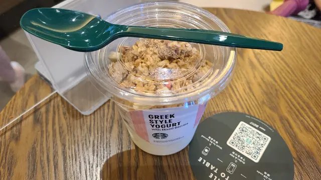 雜莓希臘式乳酪杯