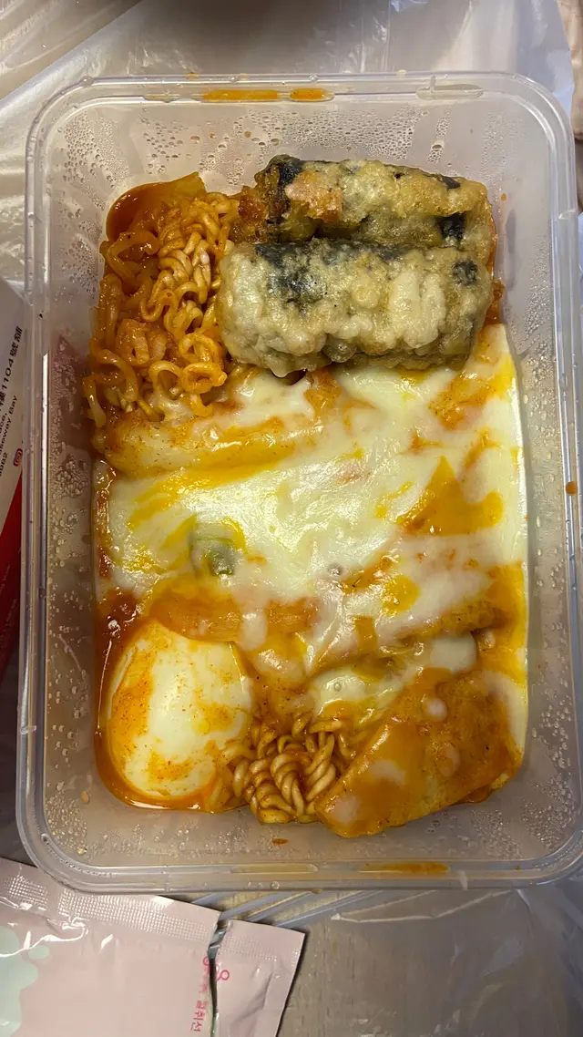 芝士炒年糕伴拉麵