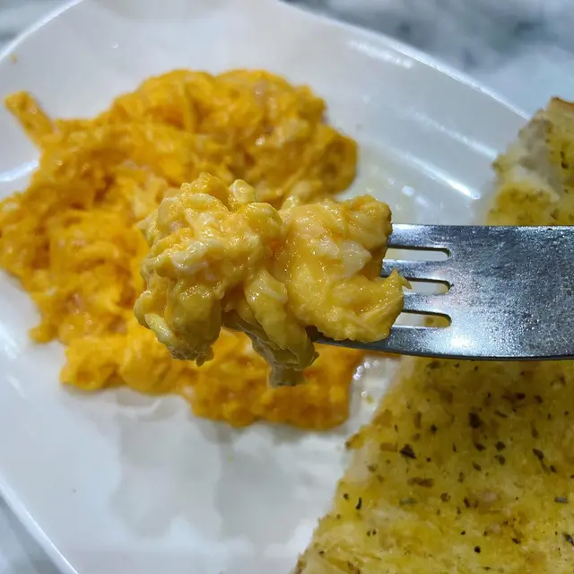 忌廉奶香滑炒蛋