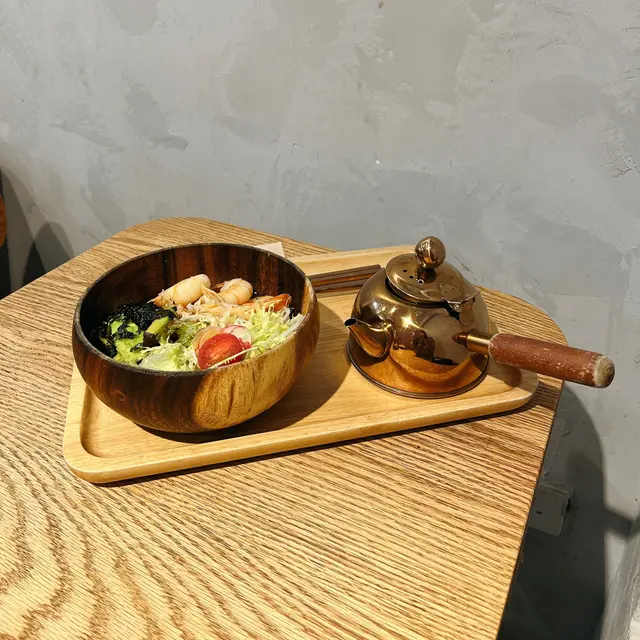 龍蝦湯配牛油果大蝦稻庭烏冬