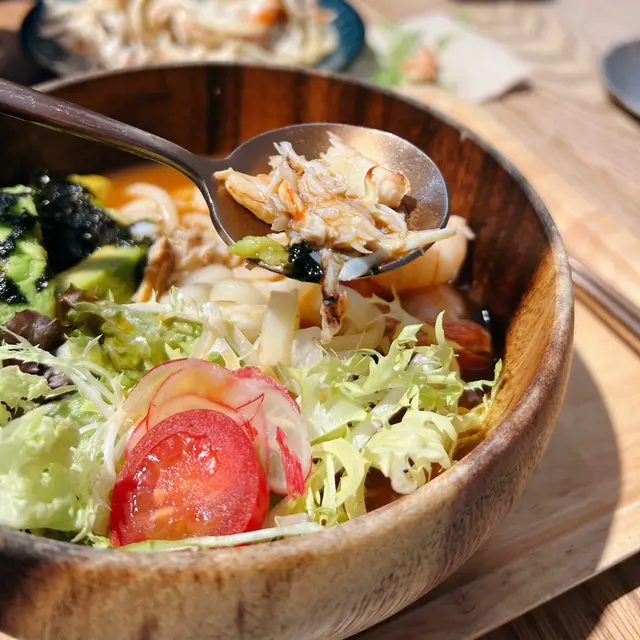 龍蝦湯配牛油果大蝦稻庭烏冬