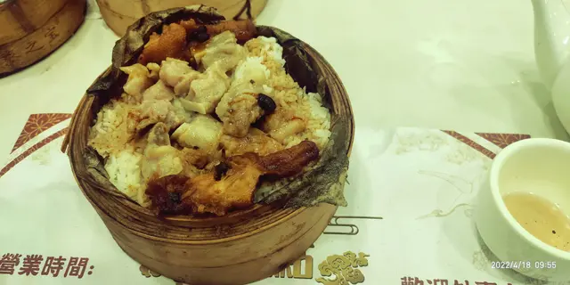 鳳爪排骨籠仔飯
