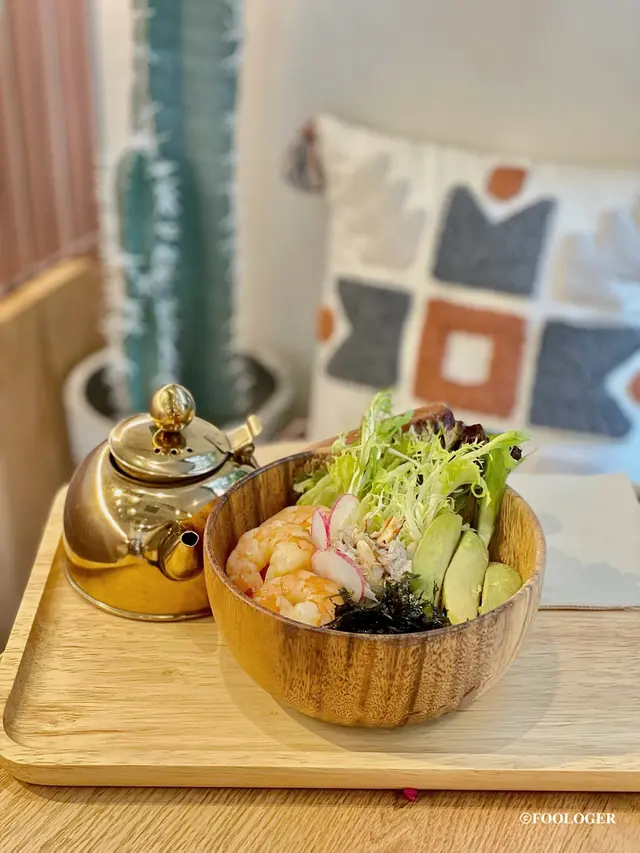 龍蝦湯配牛油果大蝦稻庭烏冬