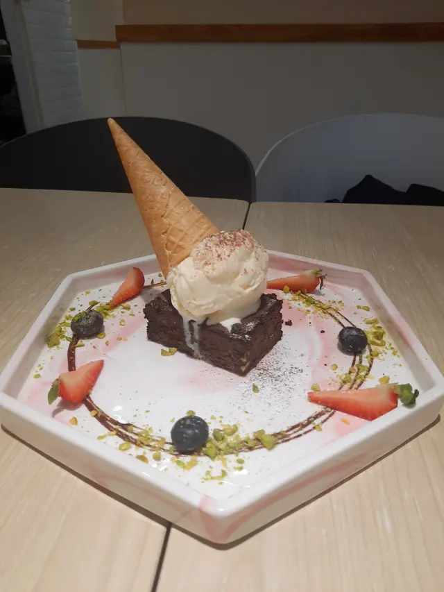 自家製布朗尼蛋糕配雲呢拿雪糕