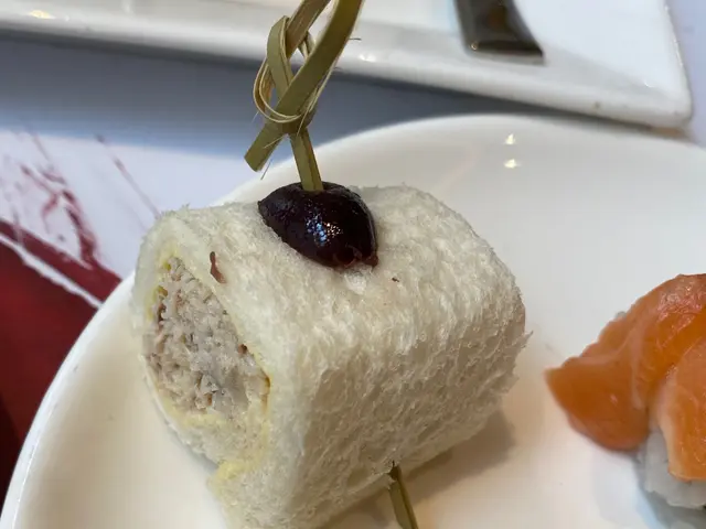 香草蟹肉三文治卷