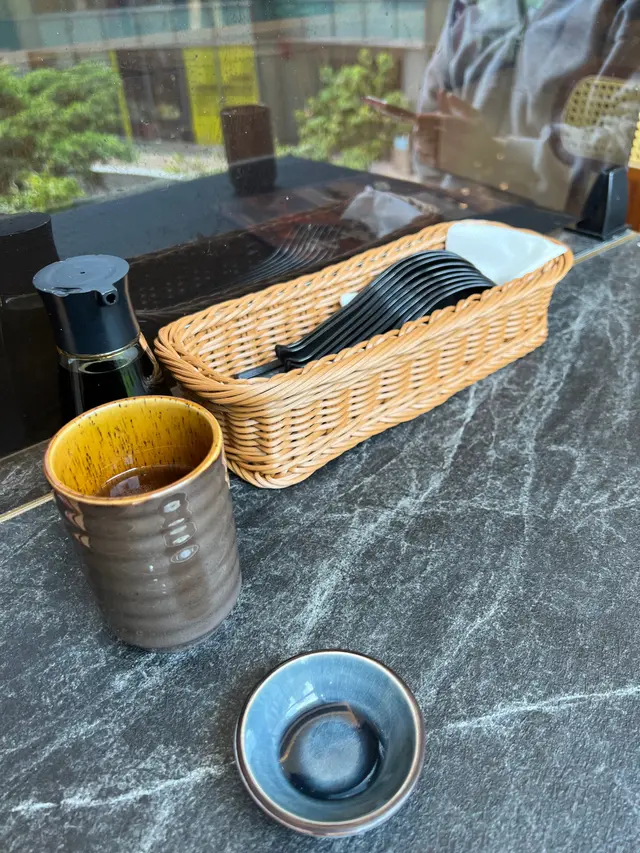 餐具擺設算是衛生