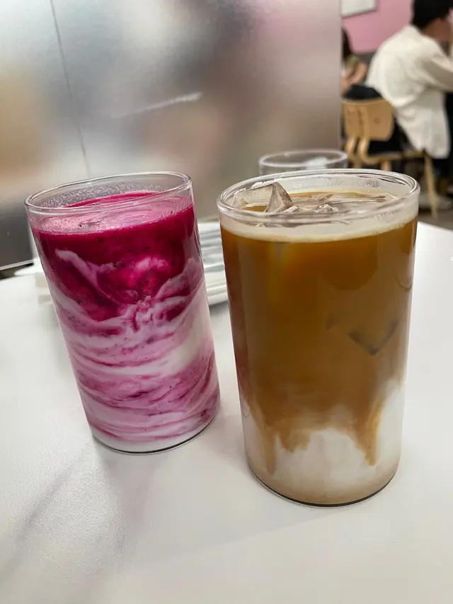 Latte  ,  red  dragon  fruit  yoghurt  