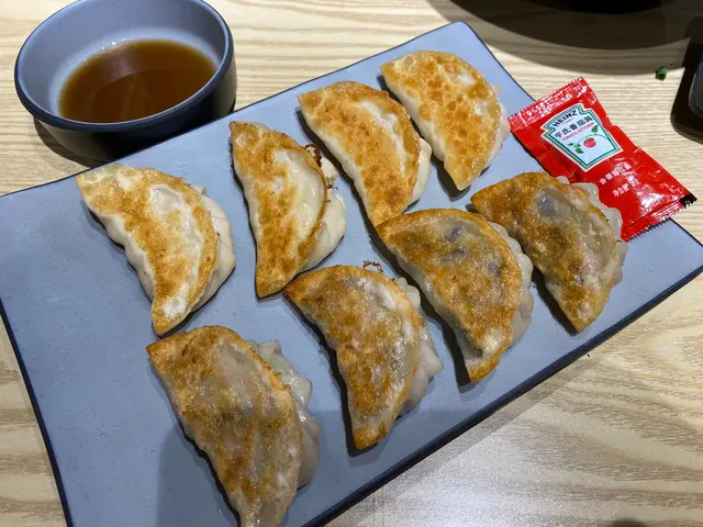 招牌鮮煎餃子