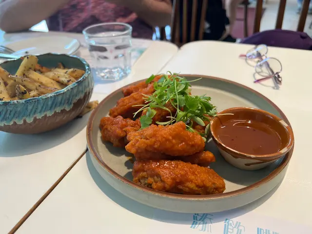 擲地有聲-水牛城雞翼配蜂蜜芥末汁