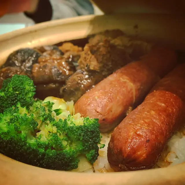 素北菇雞臘腸煲仔飯