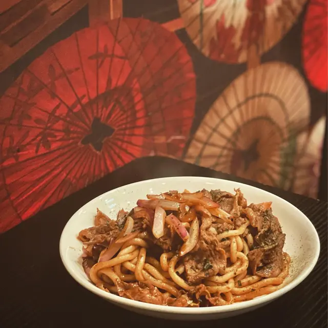 麻辣肥牛炒烏冬