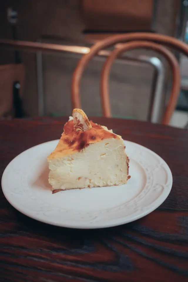 BURNT CHEESECAKE (YUZU LEMON)