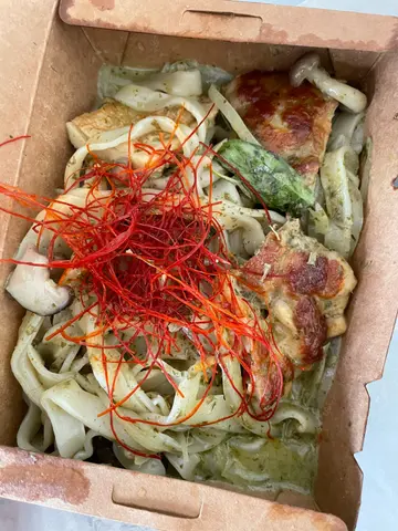 青酱奶油鸡排九层塔阔条面