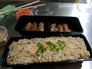 薄牛肉卷丼