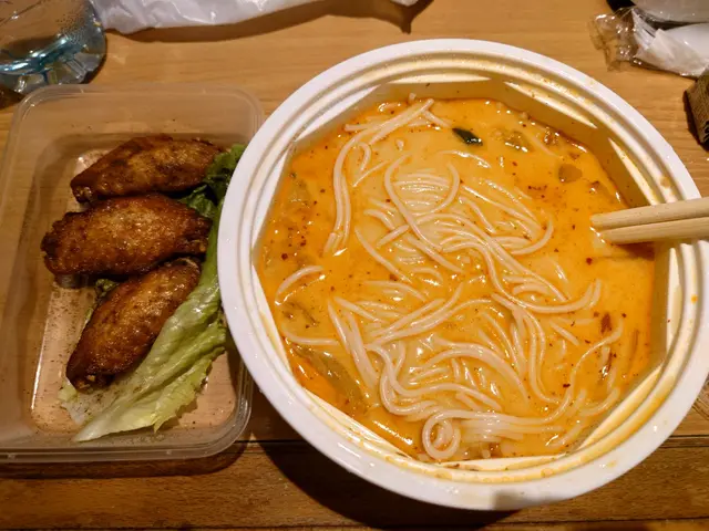 麻辣米線 孜然雞翼