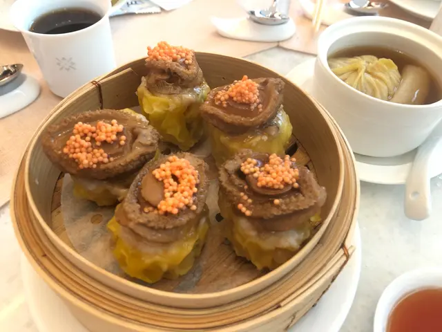 雖則話BB鮑，但其實唔算好細隻，夠彈牙！燒賣好味！