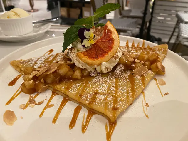 玉桂蘋果杏仁片焦糖忌廉班戟