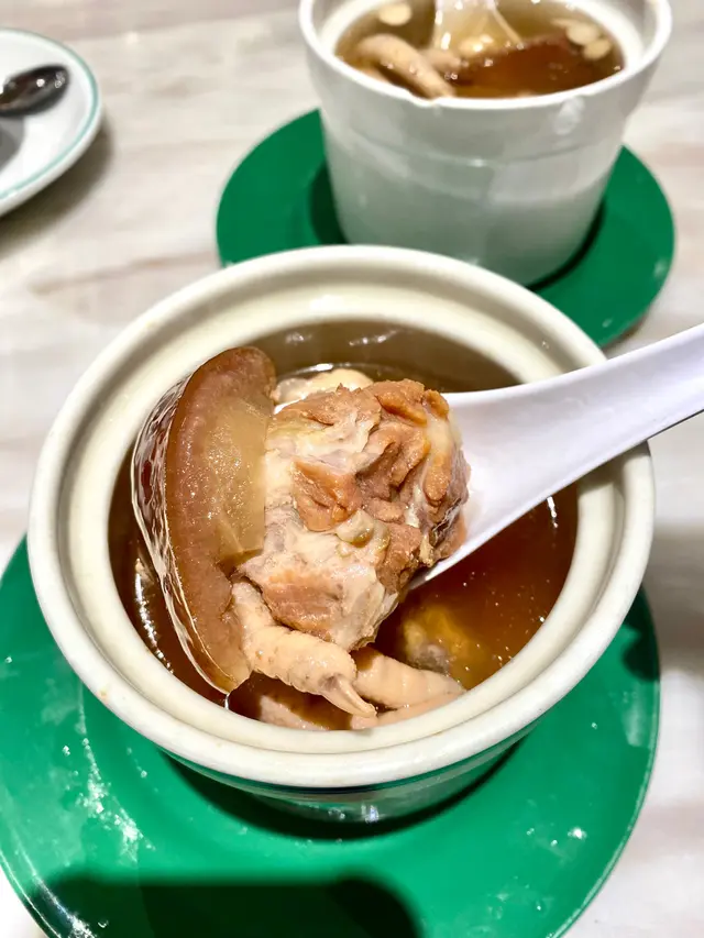 雪梨蘋果燉豬展雞腳湯