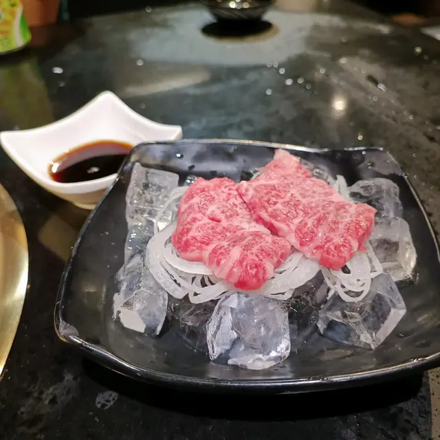 和牛刺身