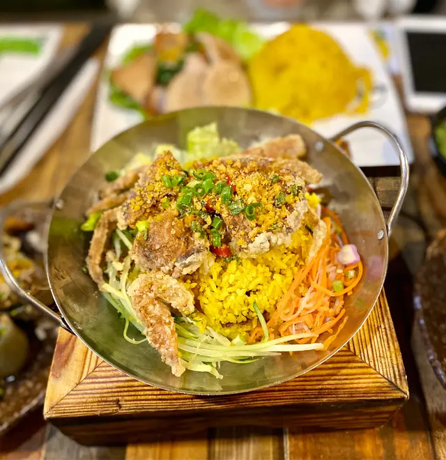 招牌軟殼蟹配黃薑飯