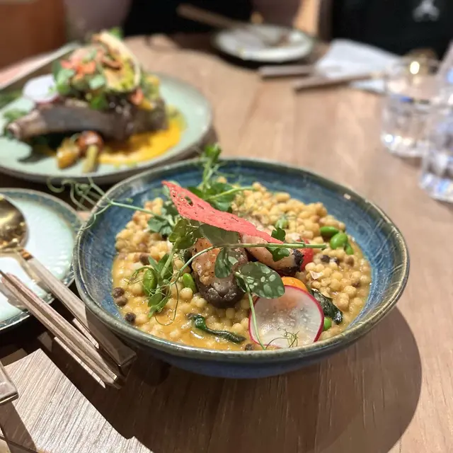 龍蝦湯煮海參蝦膠燴撒丁珍珠意粉