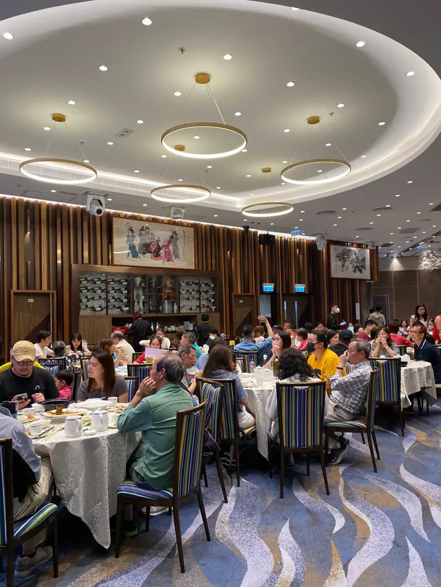 7-8 個人坐張咁嘅細枱