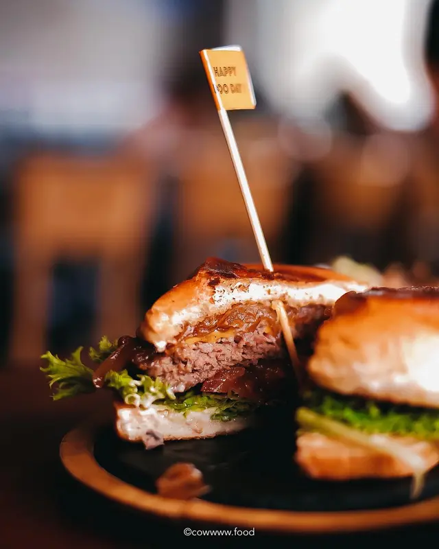 招牌雙重芝士牛肉漢堡配薯條