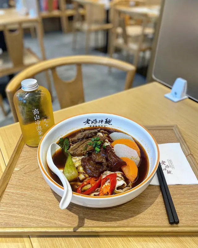 川味半斤半肉關廟刀削麵