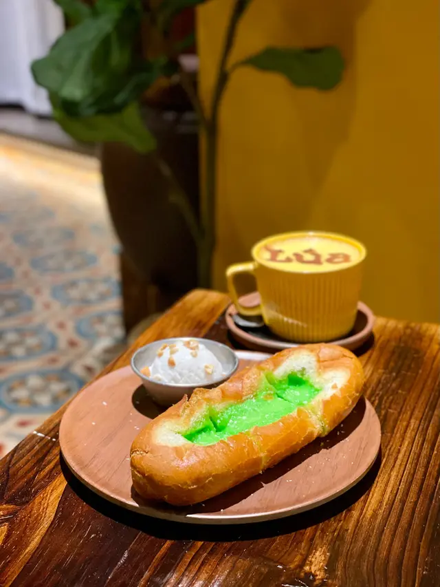 班蘭布甸法包配自家製椰子雪糕