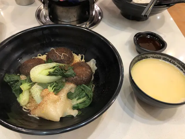 北菇花膠蝦子撈麵